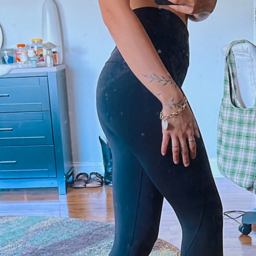 black lulu lemon leggings